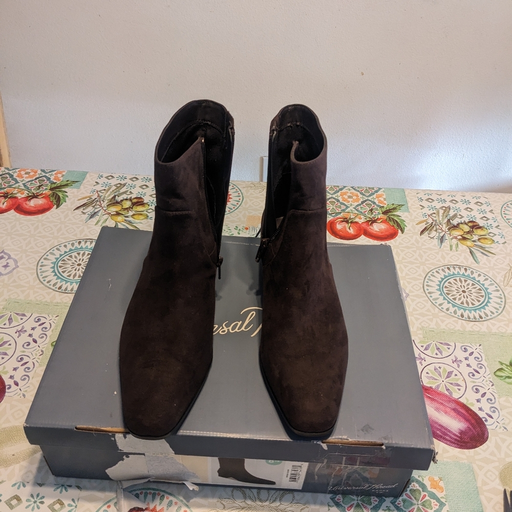 Universal Thread Coral Brown Faux Sued Women's Ankle Zipper Boots